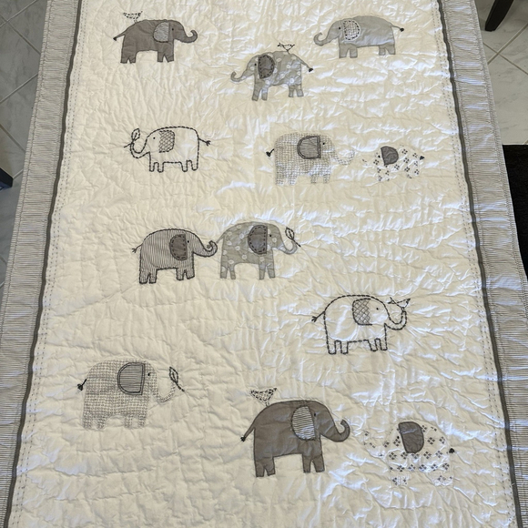 Pottery Barn Kids Taylor Elephant Gray White Crib Organic Cotton Quilt Blanket - Picture 2 of 10